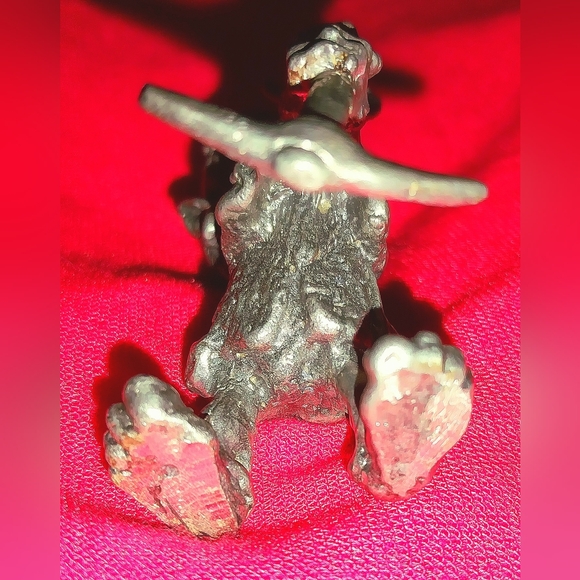 Vintage 1986 Angelo Roncari Pewter Gnome Figure w/ Pick Axe Ruby Earring Signed - Picture 8 of 8